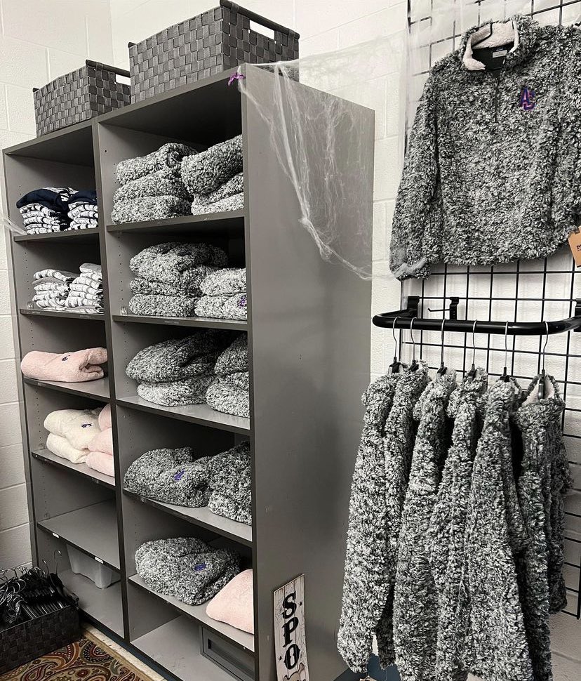Titan School Store tweet media