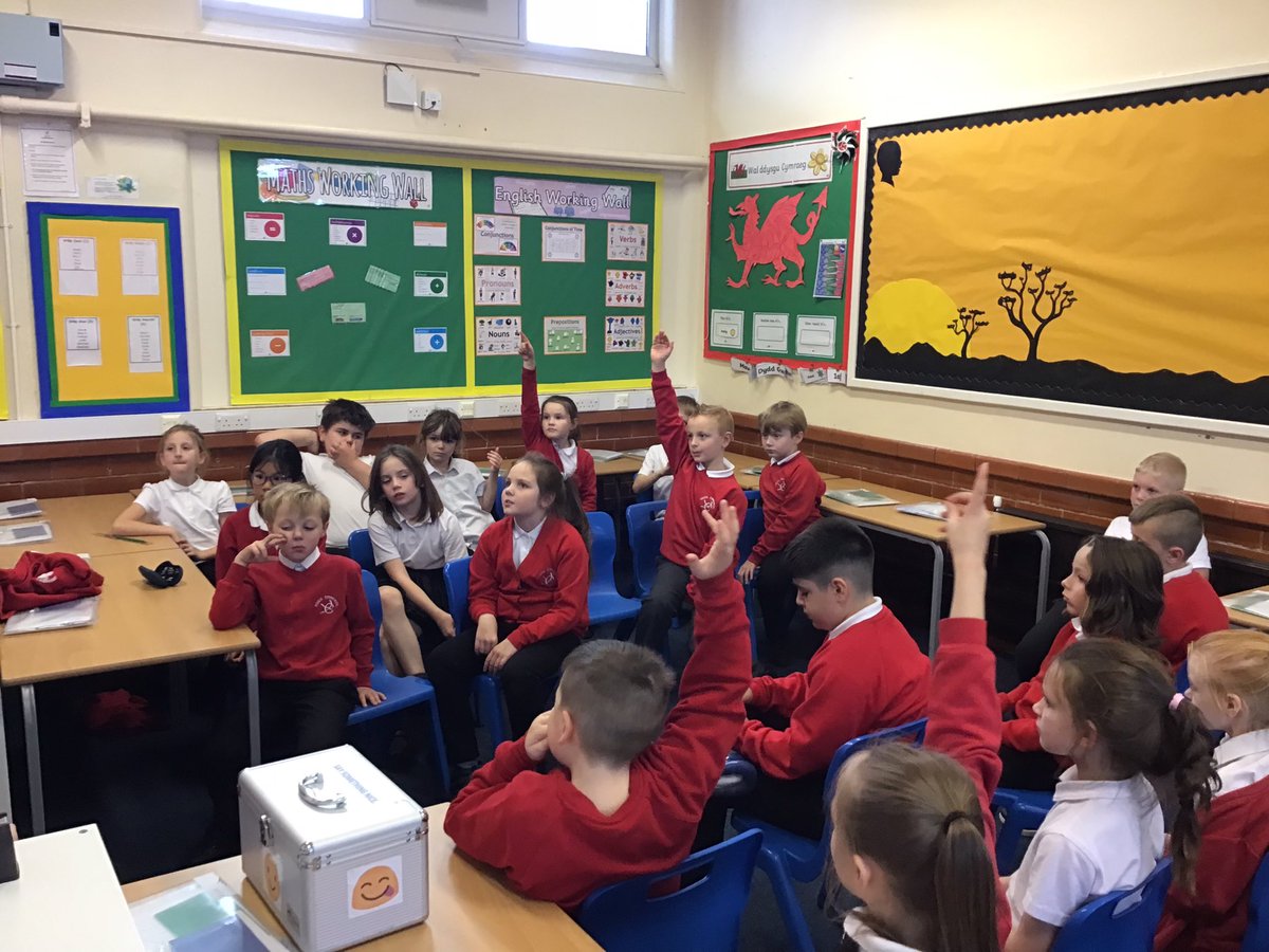 MrsRoose1's tweet photo. @MrsRoose1 4HJ Parliament Week. Having a debate in parliament(for or against) https://t.co/sETnFDFDZr