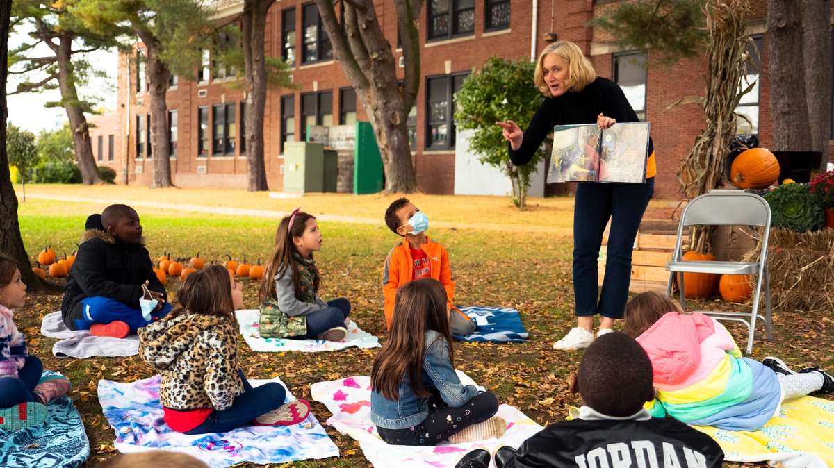 RVCSchools's tweet photo. As part of the seasonal festivities, Hewitt students were visited by Dee’s Nursery. Students were read the story The Monster’s Test, saw some cool Autumn fruits and vegetables, and even learned a few gardening tricks to show their parents at home!

@deesnursery #fallseason🍁 https://t.co/xJXKIB5Dv8