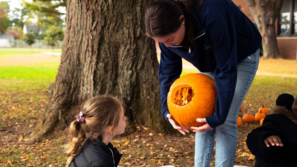 RVCSchools's tweet photo. As part of the seasonal festivities, Hewitt students were visited by Dee’s Nursery. Students were read the story The Monster’s Test, saw some cool Autumn fruits and vegetables, and even learned a few gardening tricks to show their parents at home!

@deesnursery #fallseason🍁 https://t.co/xJXKIB5Dv8
