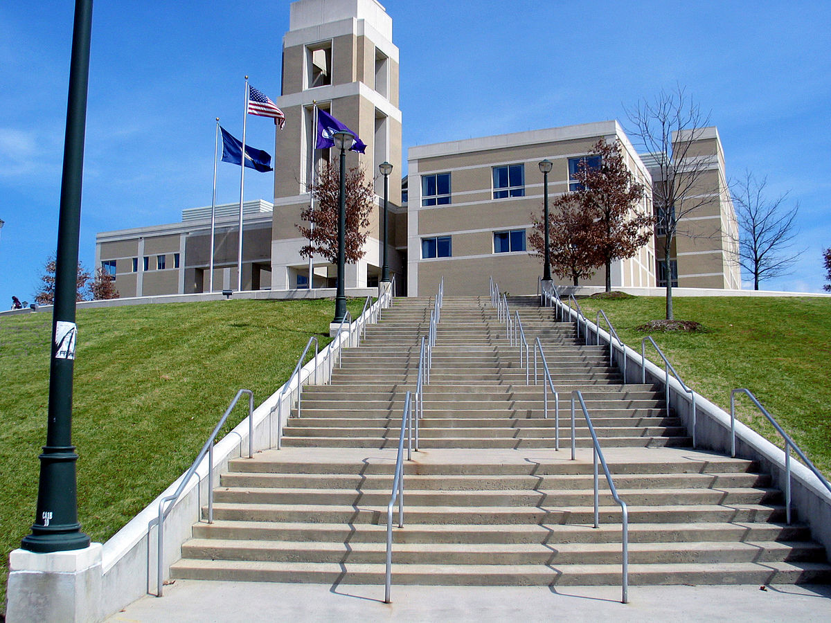 beccashan753's tweet photo. #CD5a @psyc220 There are many buildings on campus that have side/back entrances that are accessible by ramps, but the primary and most direct way to enter the building requires using stairs. People in wheelchairs have to go out of their way to enter the building. Example: ISAT https://t.co/3pXRUTojAZ