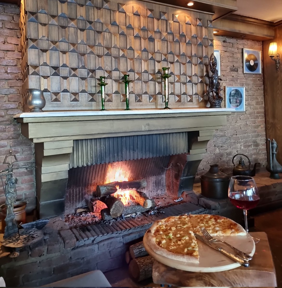 Pizzalarımızın çok başarılı olduğunu biliyor muydunuz ? Ayrıca şominemiz 11:30 da yanmaya başlıyor 👌 #yesilyurtsporkulubu #smc #smcturizm #smcrestaurant