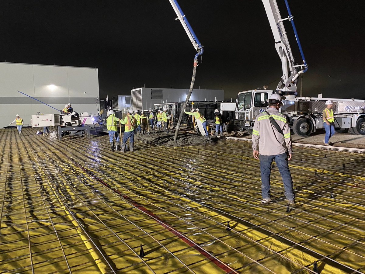 skyboxdcs's tweet photo. Nothing like an early morning slab pour! The teams at @ECIbuild, @ElementCrit, and @skyboxdcs are making great #progress on the Houston One #expansion!
#slab #tiltwall #construction #datacenter #Houston https://t.co/oeHCY4VMF4