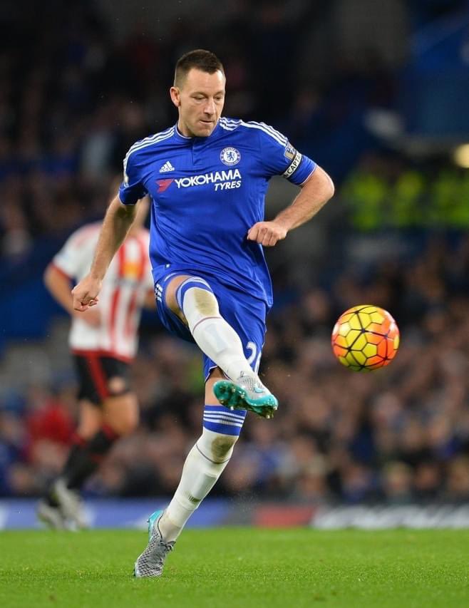ilbardelcalcio_'s tweet photo. L'EX DIFENSORE DEL #Chelsea, #JhonTerry scherza con l'ex compagno #Pedro, se serve un difensore centrale vengo subito...l'ex capitano dei blues ha lasciato il calcio giocato nel 2018,.
#ForzaLazioWebTv
#VogliAMOilflaminio https://t.co/uvrZshtwWJ