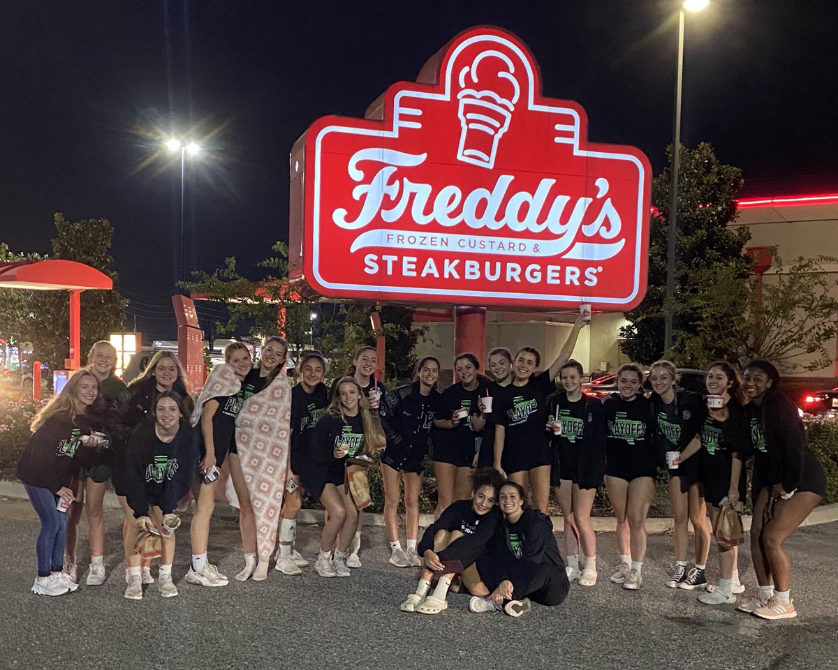 Congratulations to Kynzie Wallace on hitting a major milestone!! Kynzie now has 1500+ career assists! She also has broken 1000 assists this season alone! Kynzie is Freddy’s obsessed, so we had to celebrate the right way!!