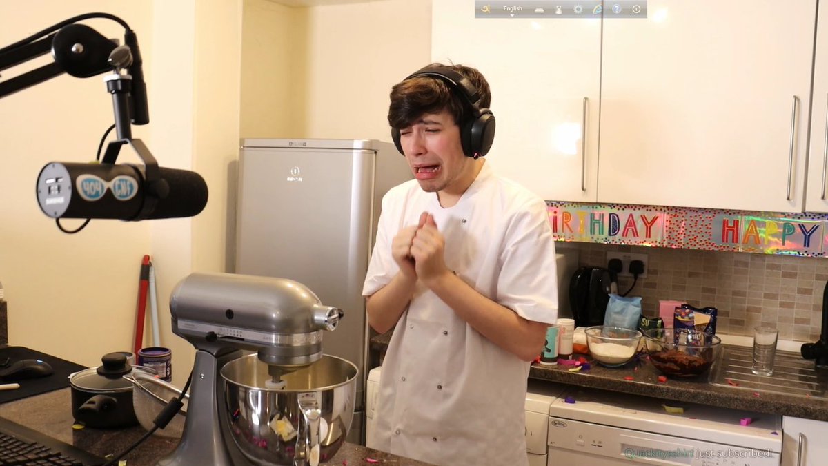 dteamhood's tweet photo. He's such a cutiepieee !! @GeorgeNootFound
#george #georgebakingstream https://t.co/hdaxC2AZ0a