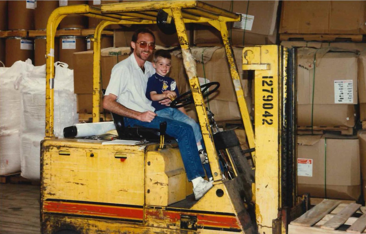 TrancoLogistics's tweet photo. This past week, Ernie Melton had the opportunity to present his son, Dustin Melton, with his Tranco 5 Year Certificate and pin.

The first picture shown is Ernie and Dustin circa 1996! He is now the LTL Department Manager and Dustin is dispatching.

#ThenAndNow https://t.co/98R8AWndF3