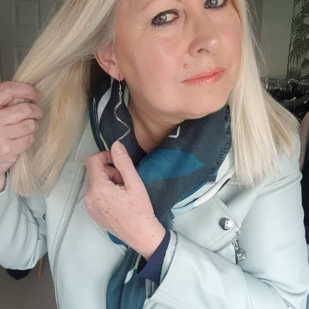 Good morning.  This is my outfit for today.  Beautiful asymmetric top, ice blue jacket, lovely matching scarf, jeans and matching handbag, all from Captain Tortue. Plus this gorgeous Influencer necklace and Whisper earrings from Park Lane Jewellery. 
#stylebysuze #newbury