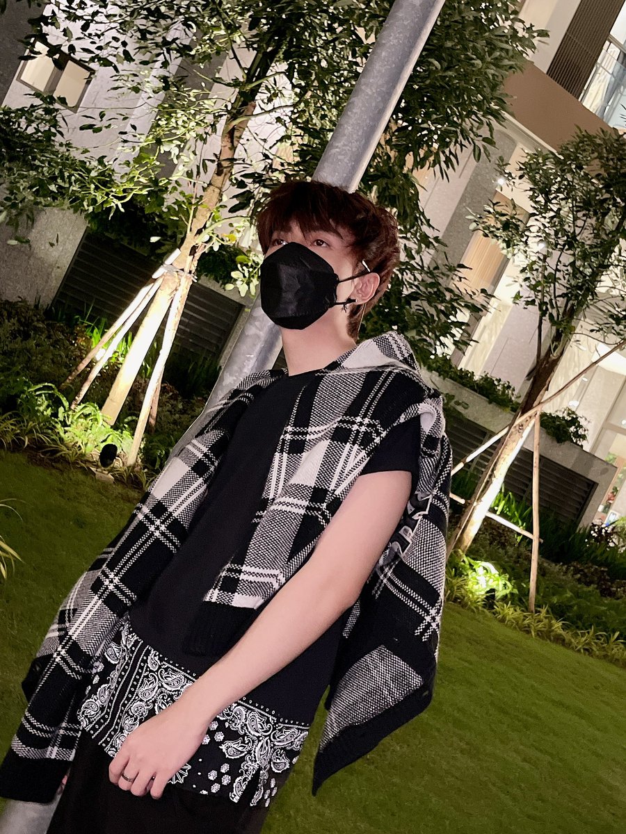 QH_MasterD's tweet photo. Muzik muốn đi dạo với Hùng không ? 🤔🚶‍♂️
#quanghungmasterd https://t.co/fUeWOaT8El