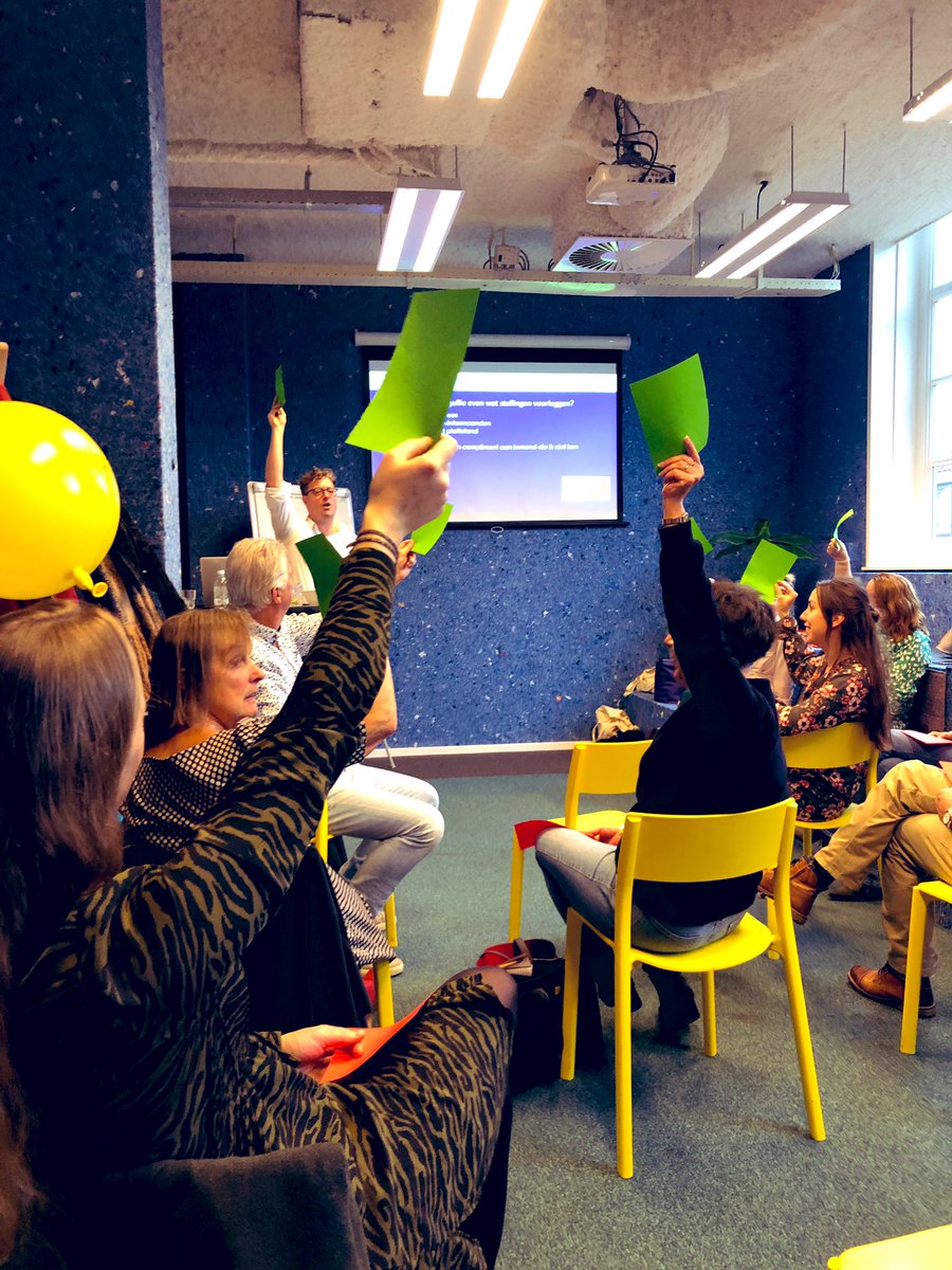 SuchFunDB's tweet photo. @eTwinning_nl ambassadeurs geven graag zo maar complimenten aan vreemden. #ambassadeurs #socialimpactfactory En…. waar is @RedegeldE en @ellen_verweij? Hun hadden we graag gecomplimenteerd ook al zijn ze zeker geen vreemden… https://t.co/YB6df094x8