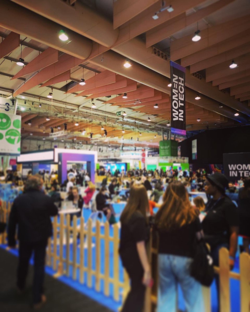 CLAB_RADOFF's tweet photo. 🇵🇹🇵🇹🇵🇹
Ultimi giorni al Web Summit!!
Breve ma intenso.

Grazie Lisbona!✈️

#websummit #lisbona #portogallo #innovation #tecnology #startup #europe #radoff #airquality #events #conference #tech #information https://t.co/WQ2H7ewtqD