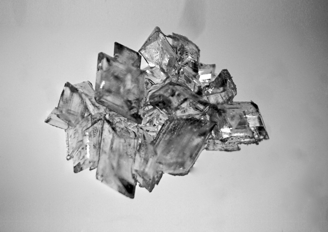 StrathImages's tweet photo. Engineering researchers aim to optimise drug production, benefiting both patients and producers, through study of drug crystal formations: https://t.co/1EjULSJEGH #StrathImages10 @Strath_ChemEng #ThisIsEngineering https://t.co/pcs0hjx4EK