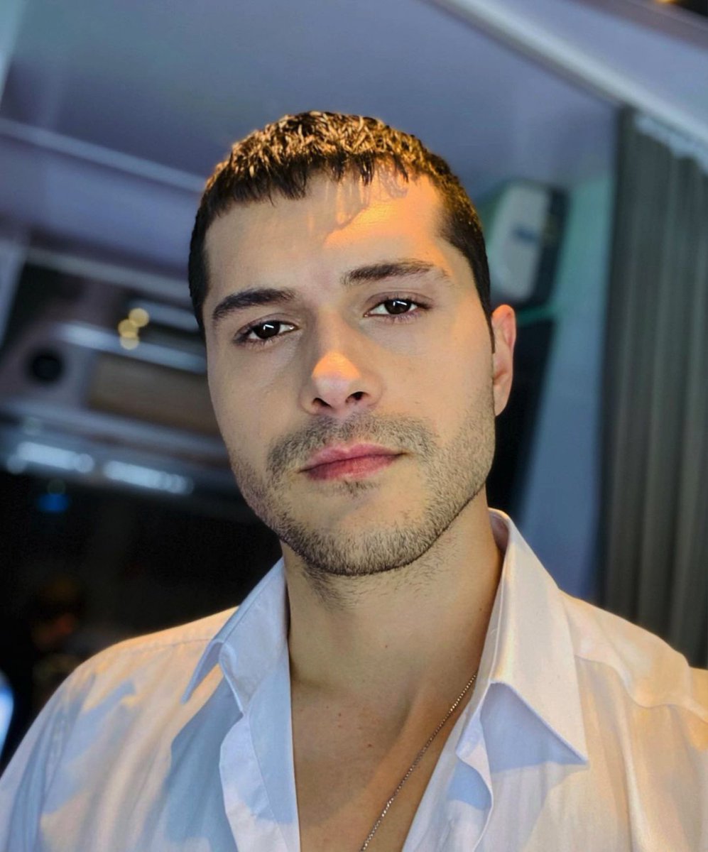 Iansmolderlove's tweet photo. es el cumpleaños del señor Alperen pues no se diga más 

İyikiDoğdun AlperenDuymaz https://t.co/uEVxQPim3h