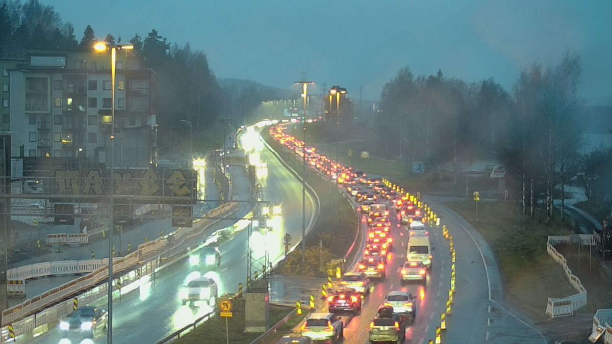 MTVUutiset's tweet photo. Liikenneonnettomuus Tampereella: Useita autoja mukana, liikenne ruuhkautunut
https://t.co/2ZutRCOhvp https://t.co/dCgrepvwvG