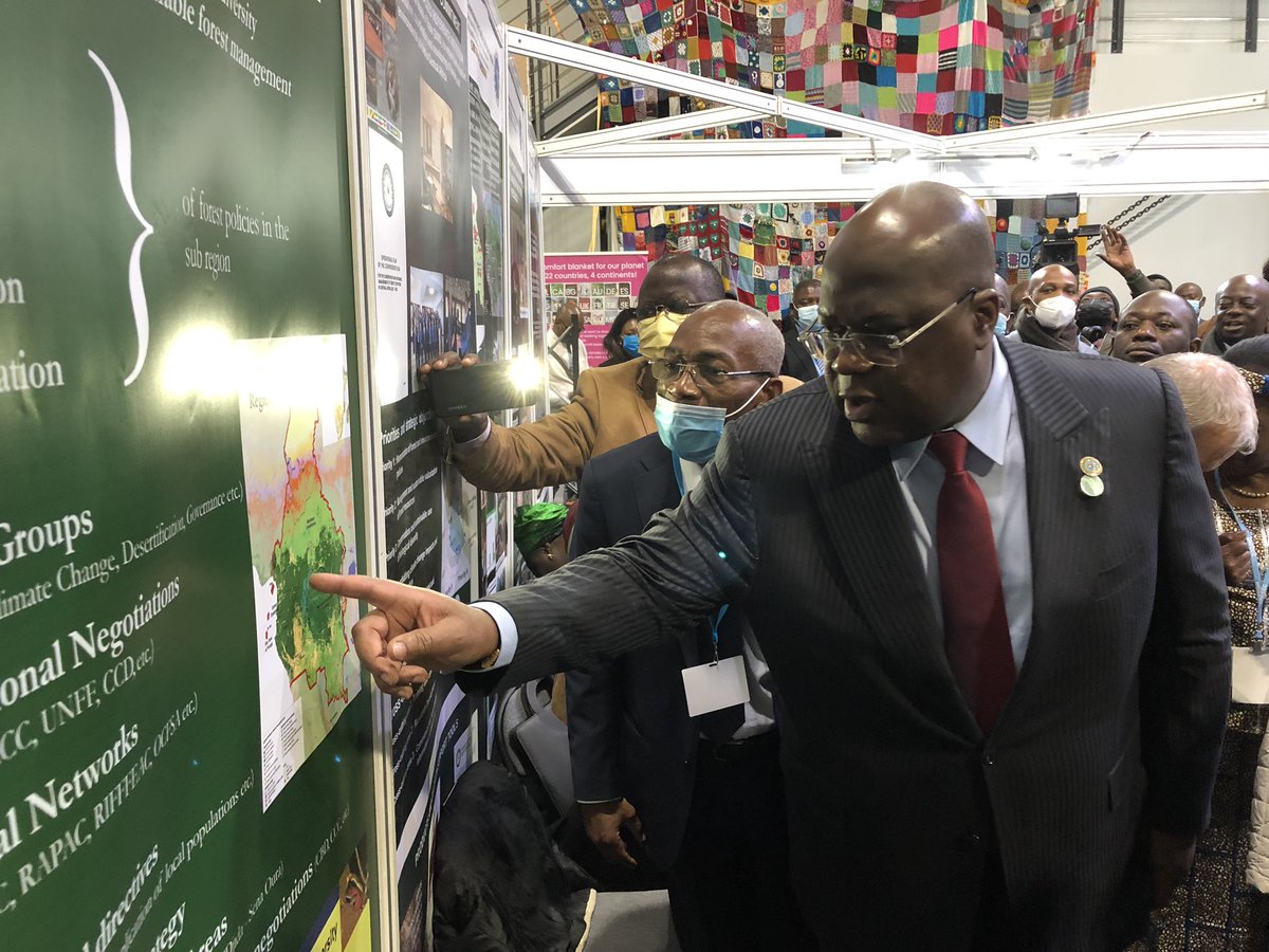 COMIFACINFO's tweet photo. Le Pavillon COMIFAC - Basin Congo initiatives a reçu ce matin la visite de Son Excellence Félix Tshisekedi Président de la République Démocratique du Congo membre de la COMIFAC #COP26 #congobasin #bassincongo #carbone https://t.co/Jr6XqVjfzj