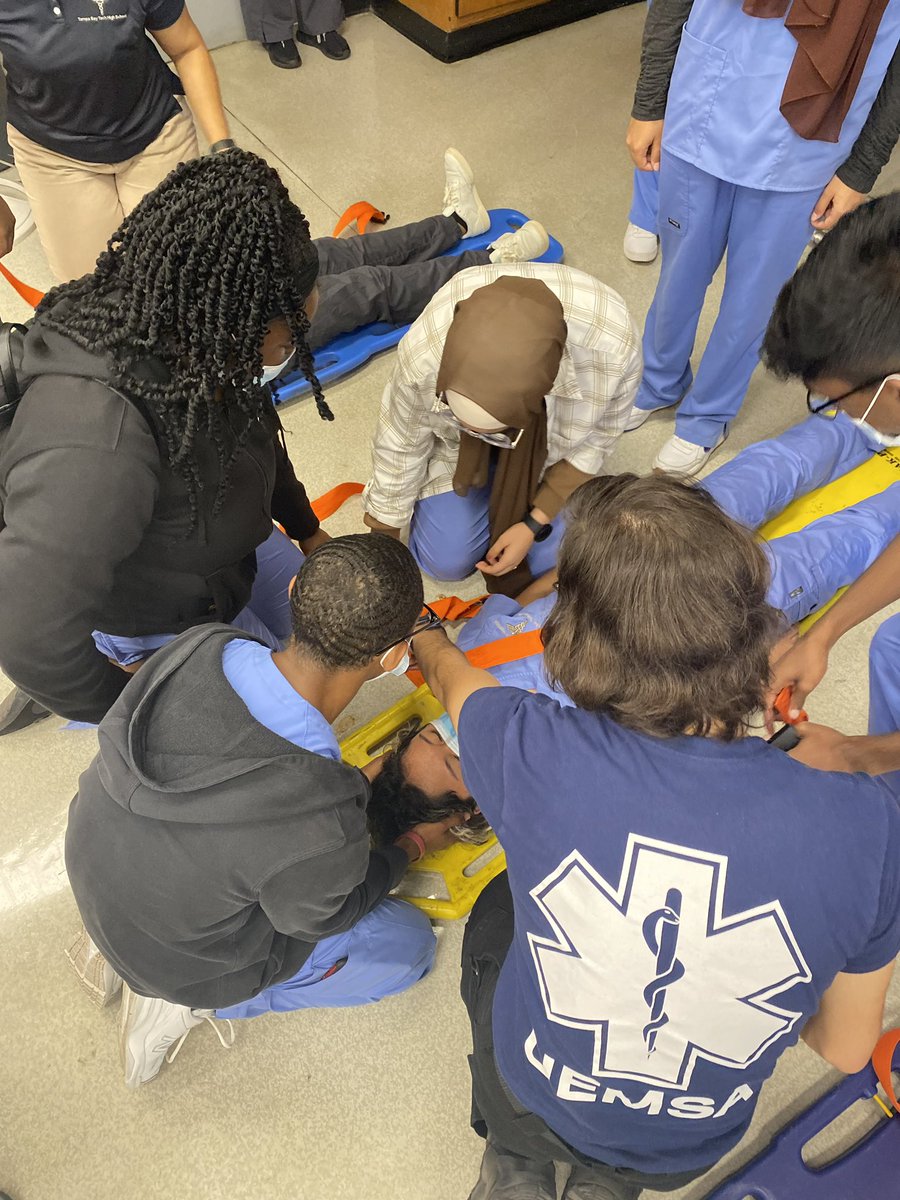 myTBThs's tweet image. Thank you to Dr Frederick and Kevin Richardson with the B.E.S.T. Academy who have coordinated an a outstanding experience for our Senior Academy of Health Professions students today! @SDHCMagnet 

#TampaBayTech #TBT #TechTechTech #TitanPride #over50yearsStrong #HighSchool #SDHC