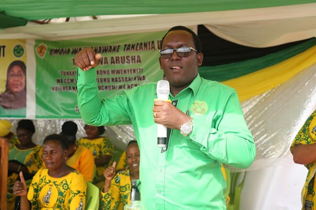 MsumbaNews_'s tweet photo. "Hongera sana Rais @SuluhuSamia Hassan kwa hotuba nzuri katika Mkutano wa Umoja wa Mataifa wa Mabadiliko ya Tabia Nchi, hotuba ambayo imeakisi matarajio ya Tanzania na Nchi zote zinazoendelea duniani hakika wananchi wa Arusha tunakupongeza sana"
#MNEC Arusha Dkt. Daniel Pallangyo https://t.co/AH2Dw8cybZ