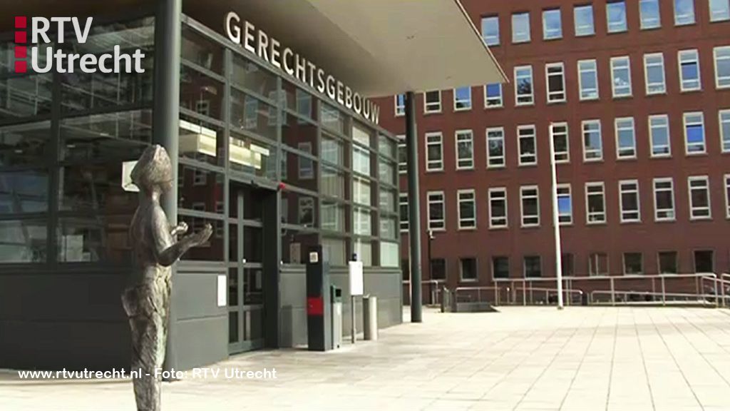 rtvutrecht's tweet photo. OM eist tbs met dwang voor lachgasgebruiker die agent bewusteloos sloeg met gasfles https://t.co/caGLPAW3OE #zeist https://t.co/Vr7aq9HfBq
