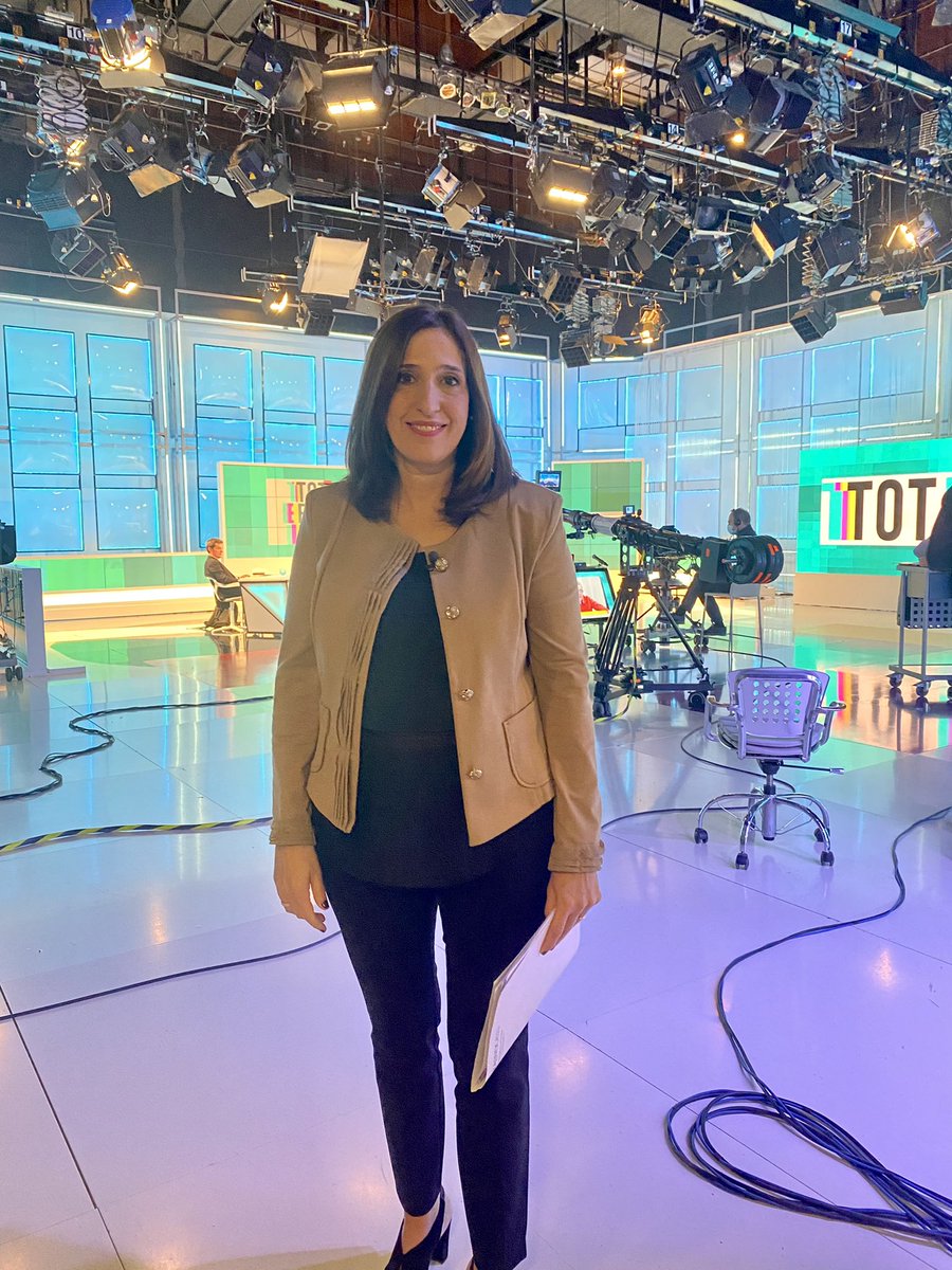 AnnaBozaAbogada's tweet photo. 🔴Avui a #TotEsMouTV3 @HelenaGMelero per parlar de la potestat parental i #Divorcis i 🔺Fins on poden arribar les separacions conflictives? 
🔺Hi ha el risc que els fills siguin manipulats pels progenitors? 
🔺Sustracció de menors, com els protegeix la justícia? #FavorFilii https://t.co/j2u26RCDjf