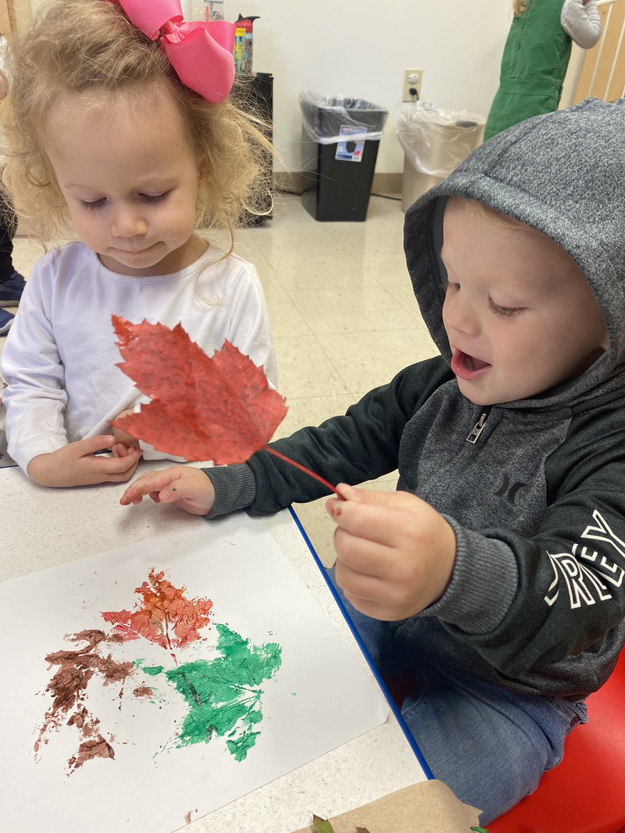 We love learning about fall leaves in the Glendale 2’s class! 🍂🍁🍃<a href="/CCLSChargers/">CCLS - St. Louis</a>