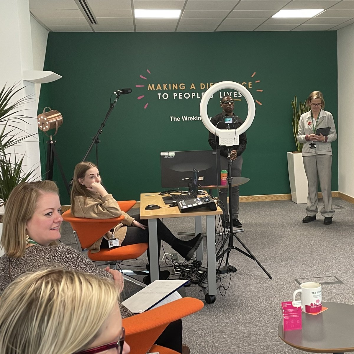 Ed Thomas (@et_comms) on Twitter photo We welcomed <a href="/DarrenHarrisGB/">Darren Harris</a> to Wrekin World today.
✅ top talk
✅ hybrid session
✅ great chat afterwards
✅ brilliant feedback
Thank you 👍 We welcomed <a href="/DarrenHarrisGB/">Darren Harris</a> to Wrekin World today.
✅ top talk
✅ hybrid session
✅ great chat afterwards
✅ brilliant feedback
Thank you 👍