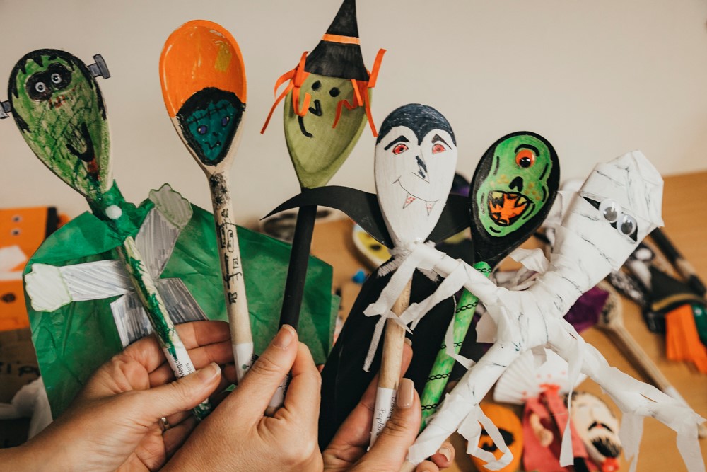 view_south's tweet photo. Some of our SPOOKTASTIC Spooky Spoon Entries!🎃👽🤖👀🧛‍♀️🧙‍♂️🐈‍⬛⚡️ https://t.co/zrzmzvw2rz