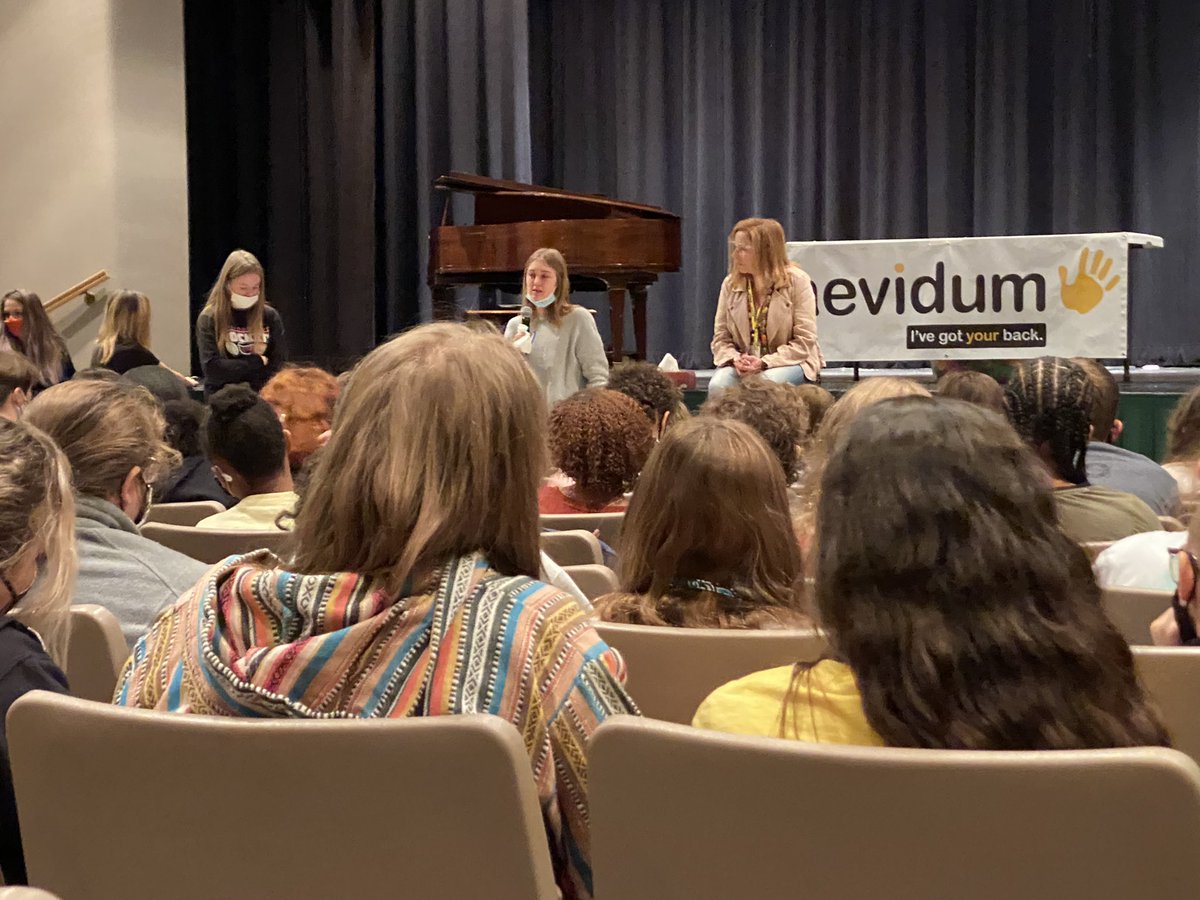 SG_Aevidum's tweet photo. SG AEVIDUM Members, Rylee, Victoria, Abby, Trista and Mark participated in an Aevidum Talk today at Central York Middle School. Thanks @aevidum and @AevidumCentral! #ivegotyourback #sgsgotyourback 🚀💚 https://t.co/4yeNJHtLhG