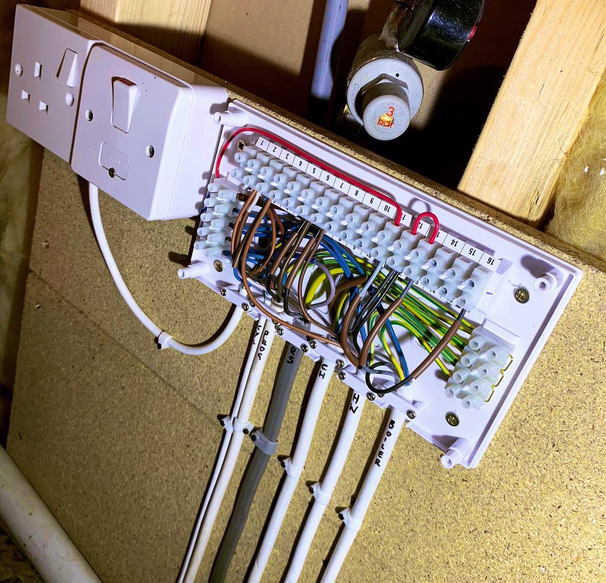 irbheating's tweet photo. Recent boiler swap ๐ฅ
๐๐ป Vaillant ecoTEC+ 624 out
๐ฐ๐ Vaillant ecoTEC+ 624 in
Unfortunately the customer wanted to keep the old basic controls rather than upgrade to weather comp. #Advance
#COP26Glasgow #CopDat #Gas ๐ https://t.co/nQoOohVQhP