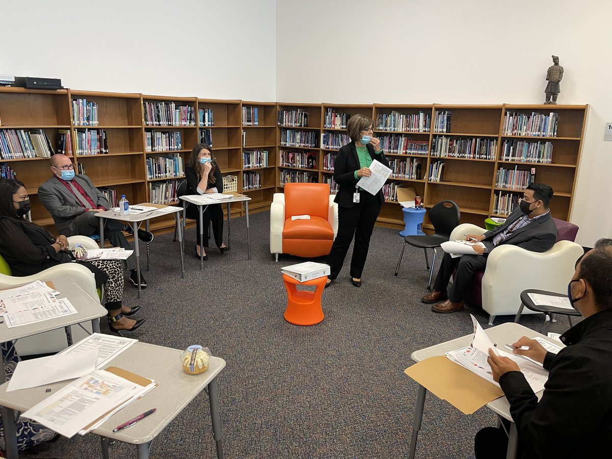 <a href="/igsandate/">Irma Sandate</a> presenting during our MSO Principal meeting Share Fair! The power of calibrations to build both leader and teacher capacity. Get that work Ms. Sandate! 💪🏽@HISDMiddleSchls <a href="/Fonville_MS/">Fonville Middle School</a>