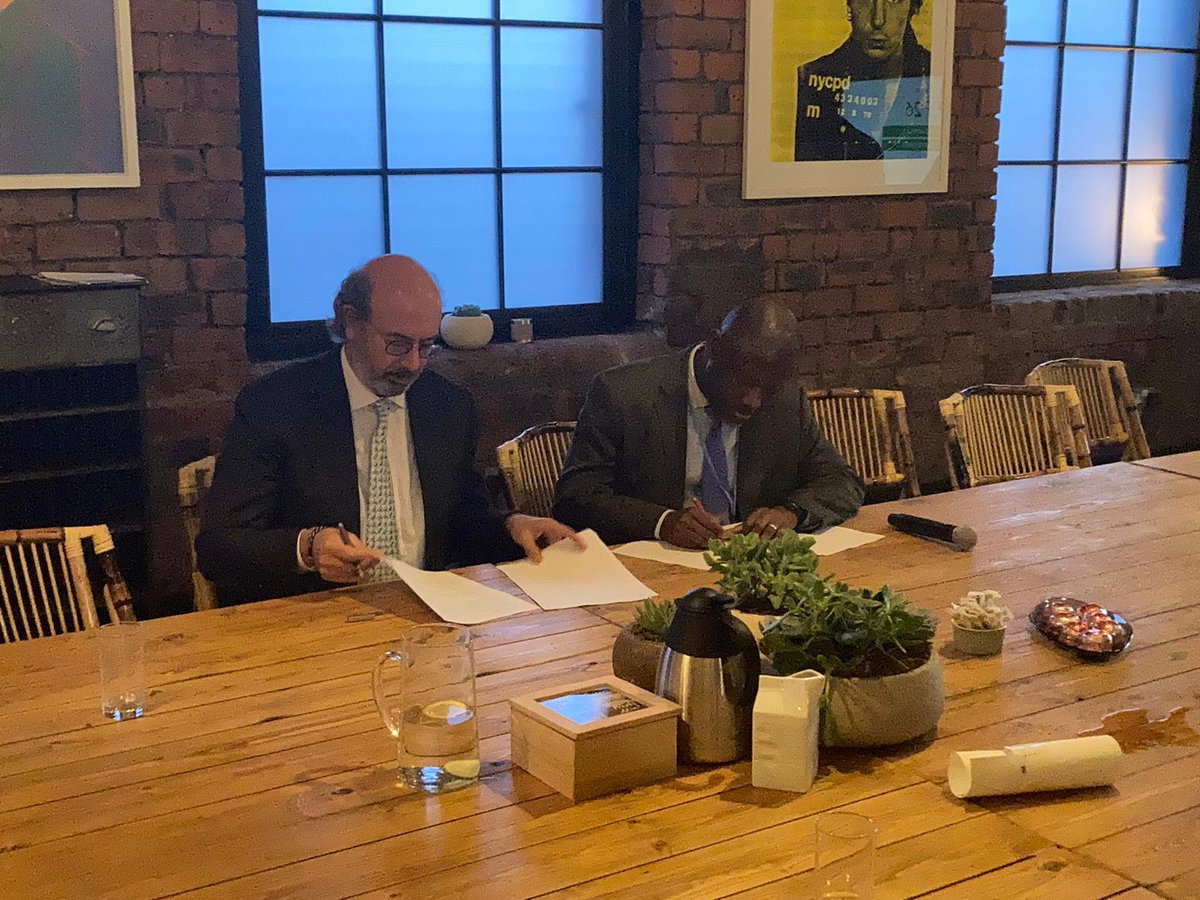 forestLAB4's tweet photo. Today at #COP26, Gabon’s CENAREST (Centre National de la Recherche Scientifique et Technologique) officially became the latest forestLAB collaborator. https://t.co/ZqXacoG9gS https://t.co/SEFZeQXC9j