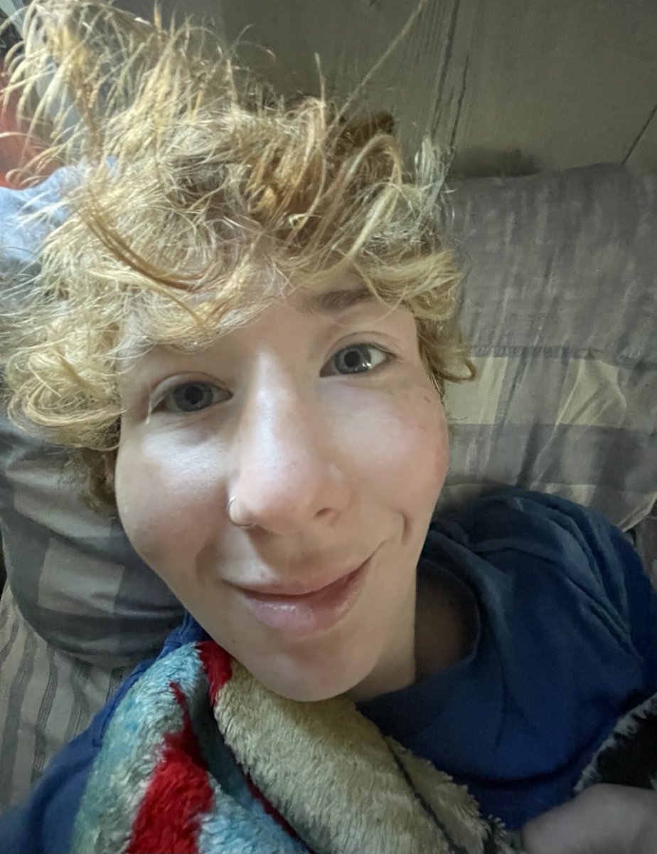 SydniMcknight's tweet photo. Earth’s greatest mystery 

My gf                                       Me https://t.co/oYm1P3R030