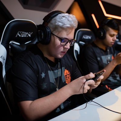 richardxispe's tweet photo. Hoje o ciclo do @el_guszx7 se encerra por aqui.

Agradecemos por todo trabalho, esforço, dedicação e por ter honrado a nossa camisa!
Desejamos muito sucesso e sorte em seu caminho futuro! 🧡 https://t.co/6oDynUgkUx