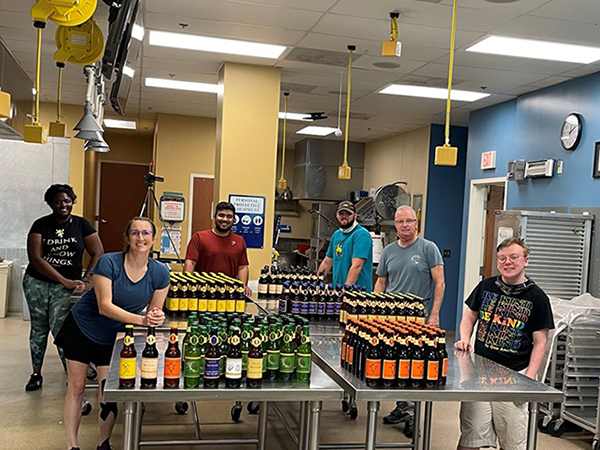 FGCUalumni's tweet photo. @fgcu's nano-brewery featuring beers created by students is now fully operational, and a formal brewing program is in development. The program will feature courses and student-run brewing operations that will supply beverages for FGCU events.

🗞 https://t.co/h4iJGVcZZ6

#WingsUp https://t.co/NnabyObaCD