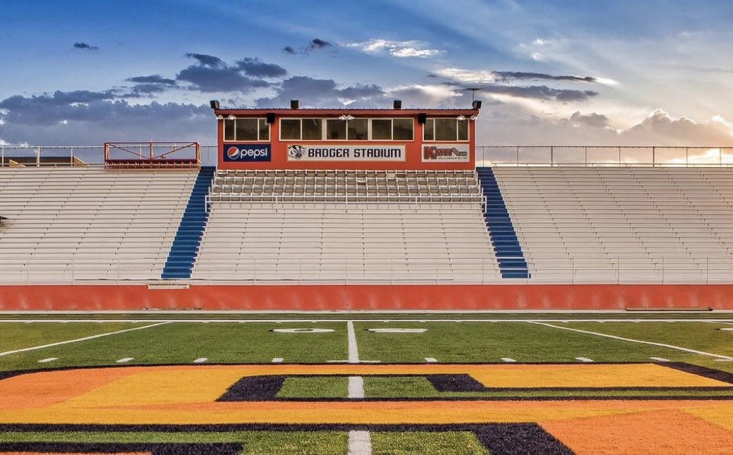 Trayswanigan23's tweet photo. #AGTG After a great talk with @CoachAjPatai I have received an offer to play at Snow College! Go badgers 🟠🔵@BossSkilllz @coachrickards @Kearns_Football @MooseB90 https://t.co/b9iyf14XbP