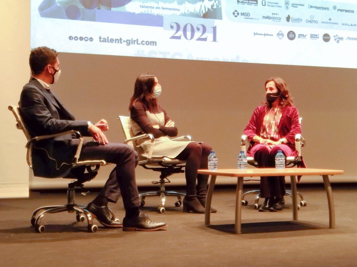 FUN_INTEGRA's tweet photo. Todo un lujo compartir mesa redonda en la entrega de premios #STGAwards con Johnson &amp; Johnson y @GSK_ES 
"La capacitación digital y el uso de la tecnología son vitales para romper la brecha que mantiene a mujeres en exclusión lejos social del mercado laboral" @anamunozdios https://t.co/tKiwybY0Hm
