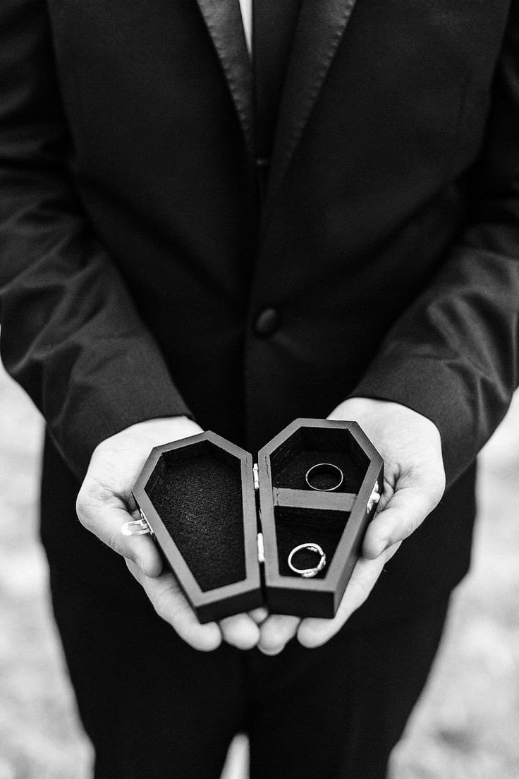 —El 30 de octubre por la tarde-noche Jae asistió a la boda de <a href="/ParkChannie_B/">Chanyeol ;</a> y <a href="/LilithWayZ/">Lilith 𖤍</a> acompañado de su esposa <a href="/AutumnRxses/">Phoenix Rose (6M)</a> , siendo Jae el padrino de anillos. La fiesta se celebró primero y después la ceremonia fue a media noche ya el 31 de octubre.—