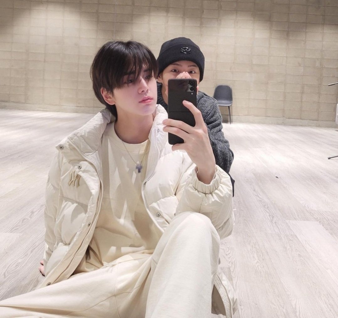 atbzip's tweet photo. holaaa soy @fairyghoon, me abrí esta acc para votar por tbz en los mama, síganme para que mis votos sean válidos pls <3 

ma ayudarían mucho dando rt para llegar a más personas, gracias! https://t.co/7dr1SbCbhv