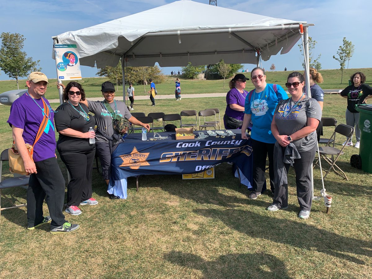 CookSheriffIL's tweet photo. Our Community Resource Center & Peer Support team participated in the Out of the Darkness Suicide Prevention Walk. The CRC assists Cook County residents who need help finding shelter, job training, medical benefits, & other support. Contact us if you need help. #CCSOcommunity https://t.co/ZcfI4oo3BR