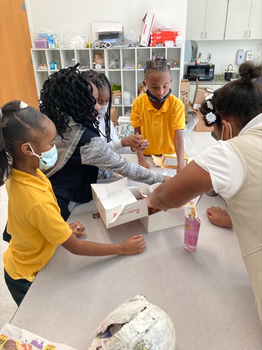 ABWilliamsElem1's tweet photo. Many thanks to @OatlandIsland for coming out and sharing their animal enrichment activity with us! #STEMeducation #STEAMbuilding https://t.co/Bg3XlYz2bd