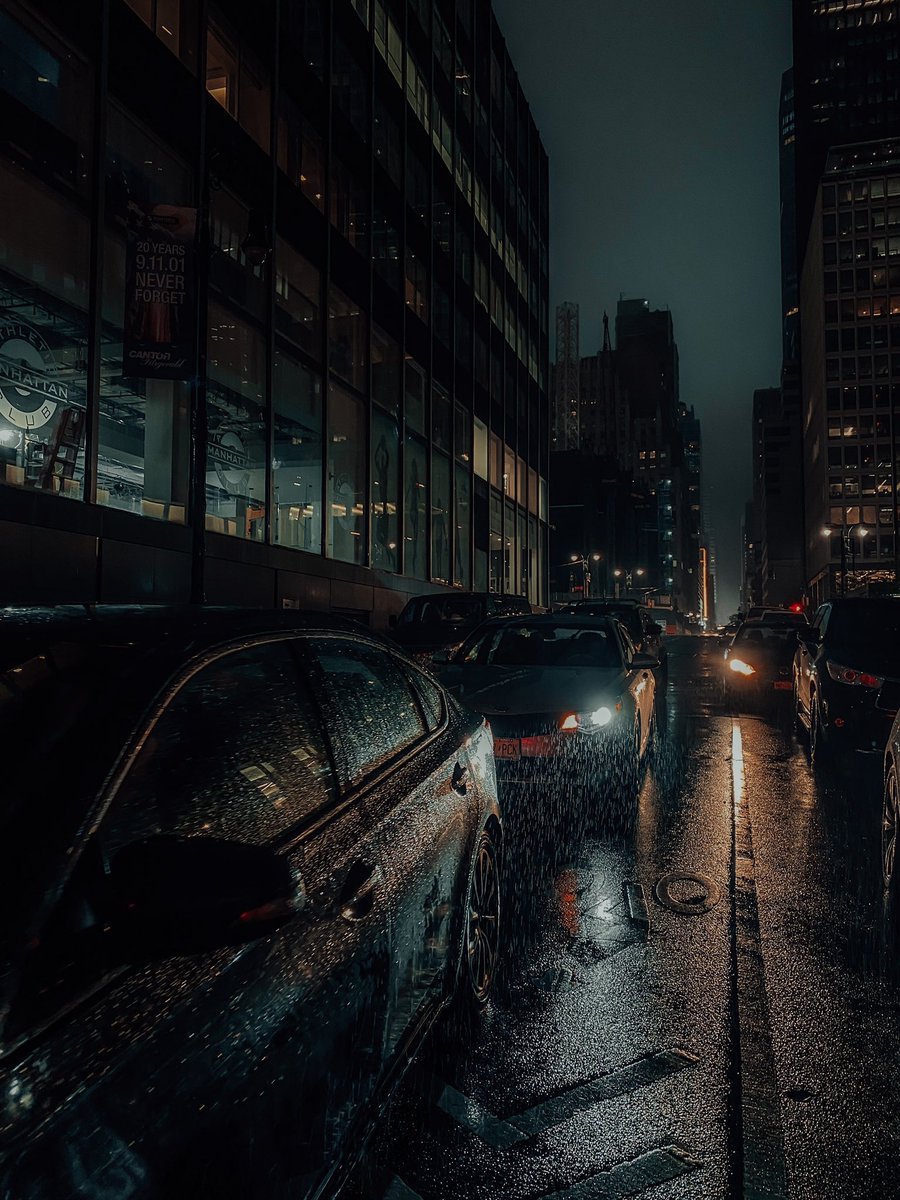 مافي احلى من الشوارع وقت المطر