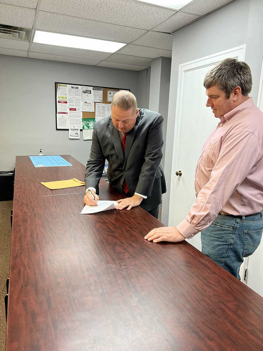 jsimsjr78's tweet photo. This morning I officially filed my paperwork for the office of Judge Executive for Fleming County.  I look forward to getting back out on the campaign trail and meeting folks in our great community.  I humbly ask for your vote and support!!! https://t.co/bmrJw7BFuQ