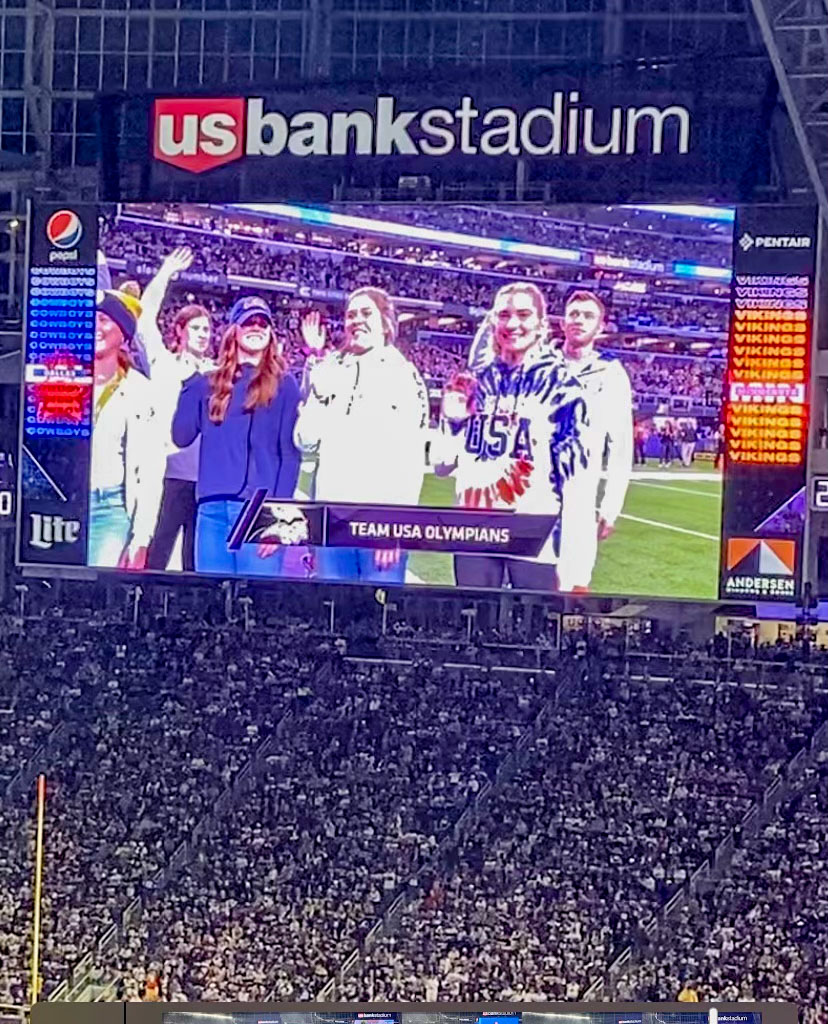 USAMUSoldiers's tweet photo. 2021 #Olympian Sgt. Patrick Sunderman was recently honored at the @Vikings game, along with other #TeamUSA athletes from #Minnesota!

What did you do on Sunday?

#ThisIsMySquad #HomeofChampions @usarec @USAREC_CG @USAShooting https://t.co/nUzApj0iMl