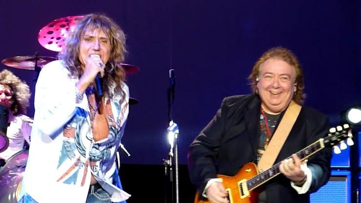 71Jla's tweet photo. @ctcfanzine @glenn_hughes @Bernie_Marsden #lovechild#purplesnake🎼🎵🎶🎤🎸 https://t.co/A6VH4Bfj6f