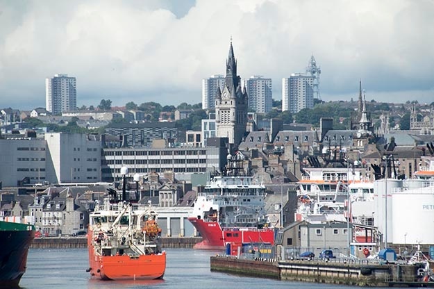 AberdeenCC's tweet photo. Council leader Cllr Jenny Laing said today: “I am proud to announce that Aberdeen is part of the 1,000+ cities to join the Cities #RaceToZero. Together, we must take action to halve global emissions by 2030 and build a healthier, fairer world.”  #COP26 
@c40cities https://t.co/kCO9a3W8iD