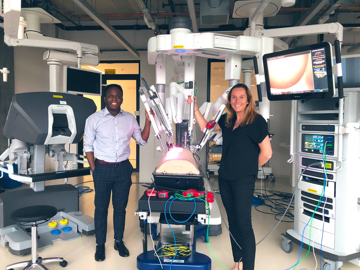 DrKatOxford's tweet image. Intracorporeal anastomoses @IntuitiveSurg with @PikaRoland 🤖🤖#TeamTraining #TheatreTeam #FirstAssist 

#ColorectalSurgery @ACPGBI 
@Dukes_Club