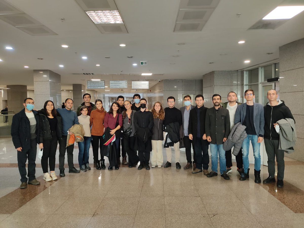 Avzkucuk's tweet photo. Atatürk Gençliği, yılmaz, korkmaz, yorulmaz.
Çuvalı nasıl geçirdiklerini savcı ve hakimlerimize de tek tek anlattılar.

"Gene olsa gene yaparız" dediler.
@genclikbirligi https://t.co/dnl7NKBFKB