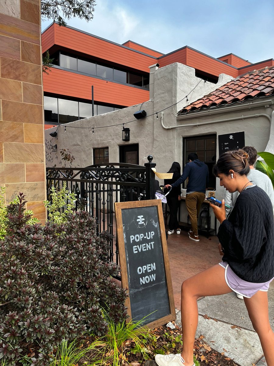 0mnimodus1's tweet photo. One of the many benefits of omnimodus transport is what you stumble upon: the new that you smell, hear, or see because you are not sealed in a car from origin to destination.
 
TŌNO COFFEE PROJECT is a perfect example: a great new popup in Palo Alto for superb coffee. https://t.co/EQJLUtlgsS