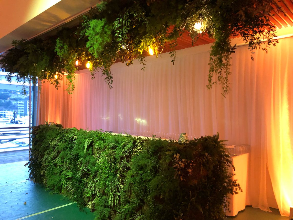 #Repost 
#lightingdesign #miseenlumière
#galadinner au Yacht Club de Monaco
• Florist : @roni
• Production : @fionaleahydesign

#aucop #aucoppartner #prestatairetexhniqueetdeco #lumiere #eclairage