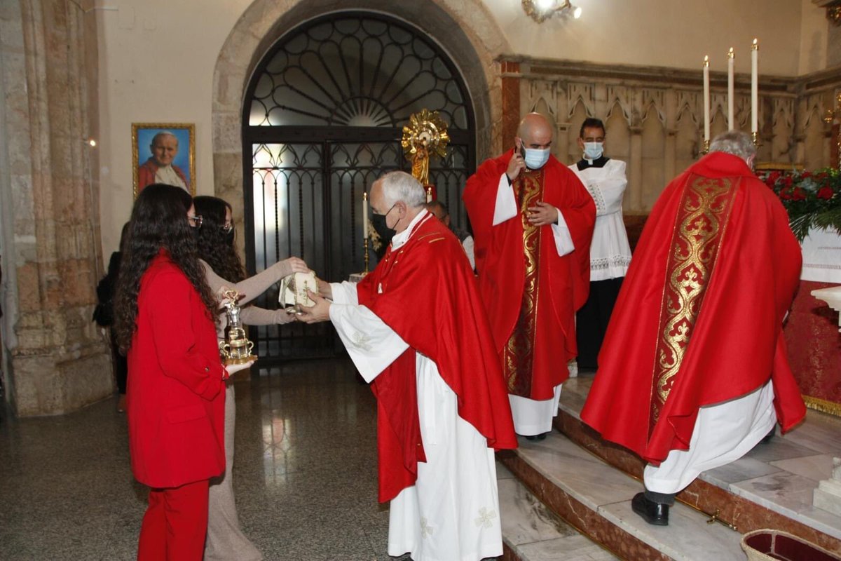 ParroAlmoradiel's tweet photo. Este domingo, jóvenes de nuestra parroquia recibían el sacramento de la confirmación, terminando así con la iniciación cristiana. https://t.co/y5CRqXlhjC