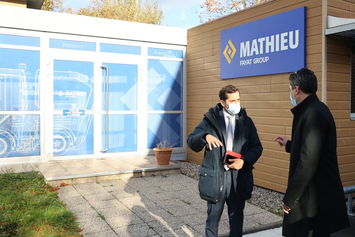 Prefet54's tweet photo. Mettre l'innovation au service du cadre de vie, c’est l’objectif du groupe Mathieu-Fayat, seul constructeur 🇫🇷 de balayeuses de voirie.

En visite aujourd’hui, le sous-préfet de Toul, Laurent Naves, a pu mesurer leurs compétences et projets de développement. https://t.co/Srkr5rnJZU